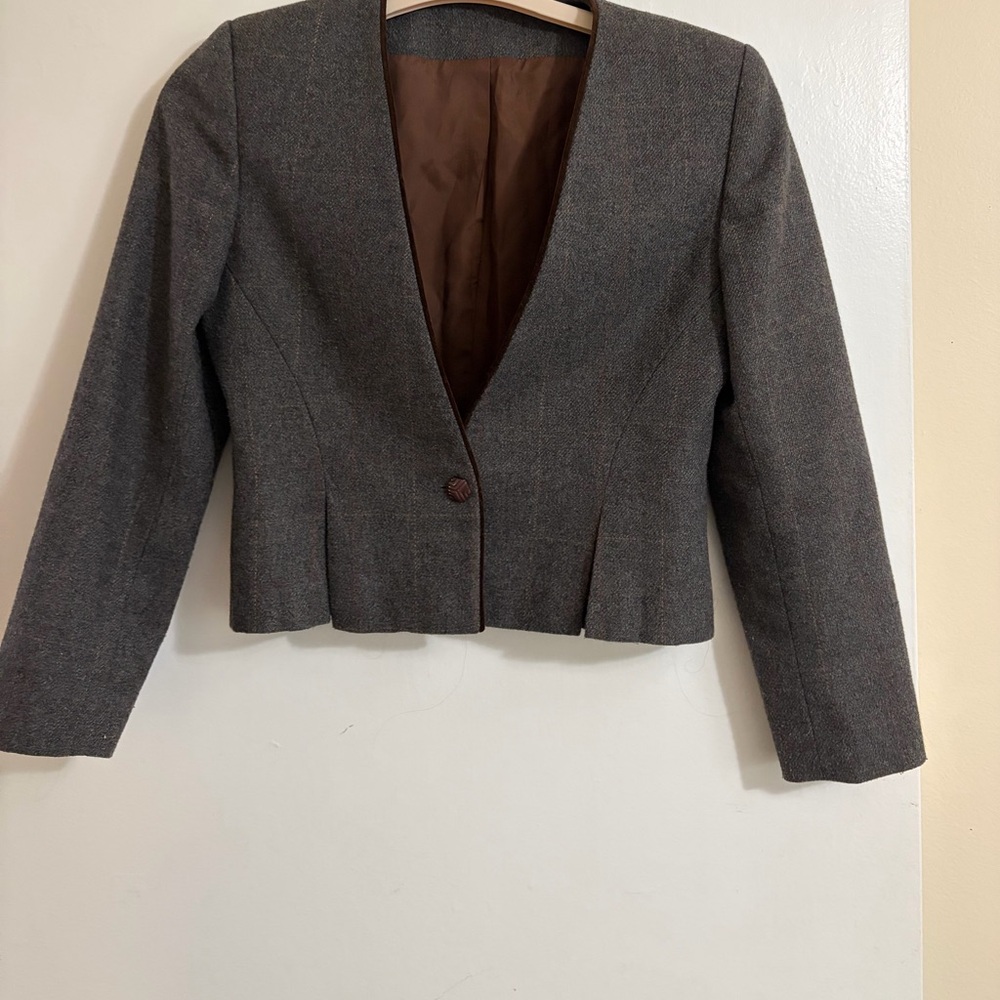 Elegant Gray Women's Blazer
